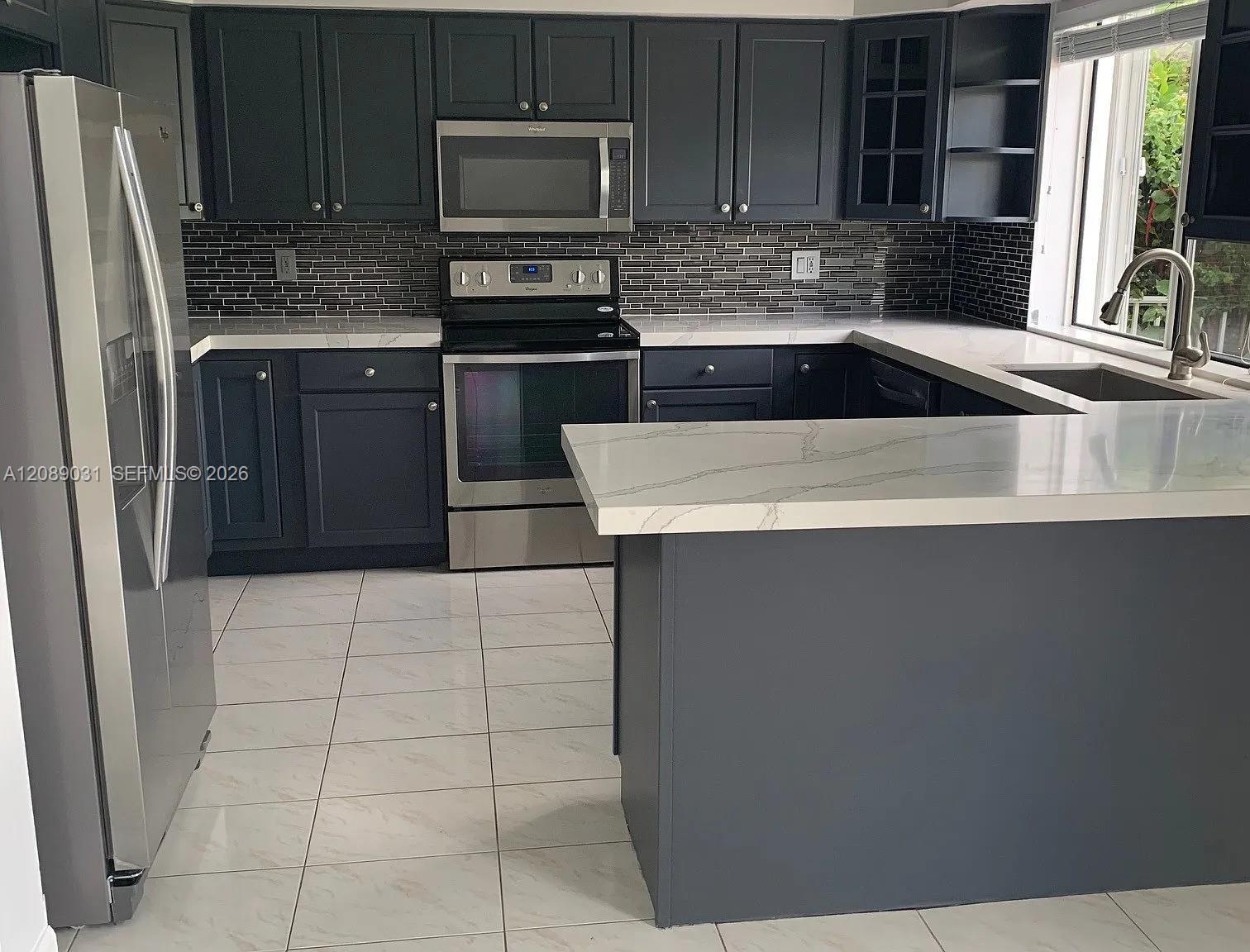 10000 NW 4th St, Plantation FL 33324