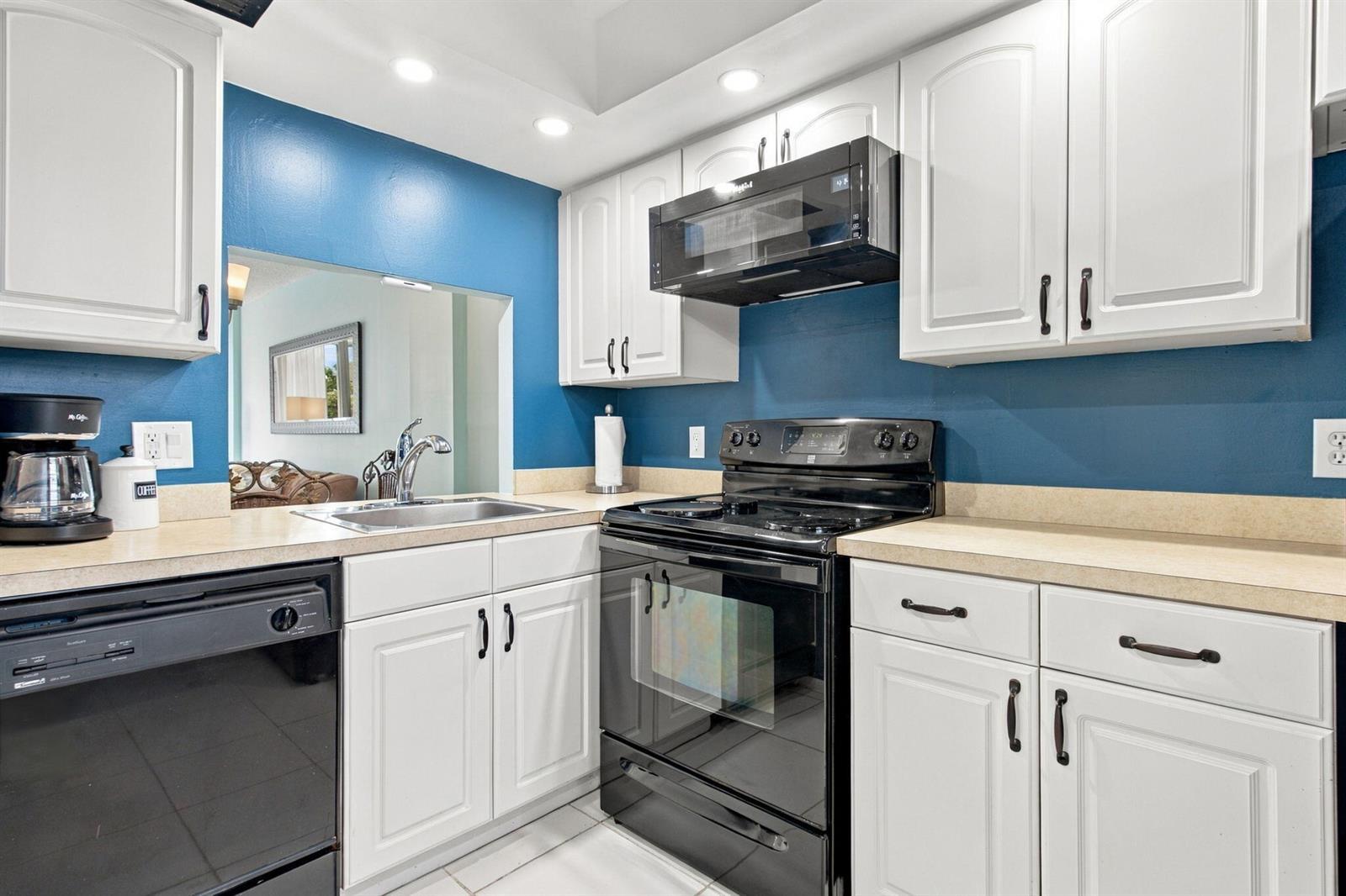 113 ROYAL PARK Drive # 4E, Oakland Park FL 33309