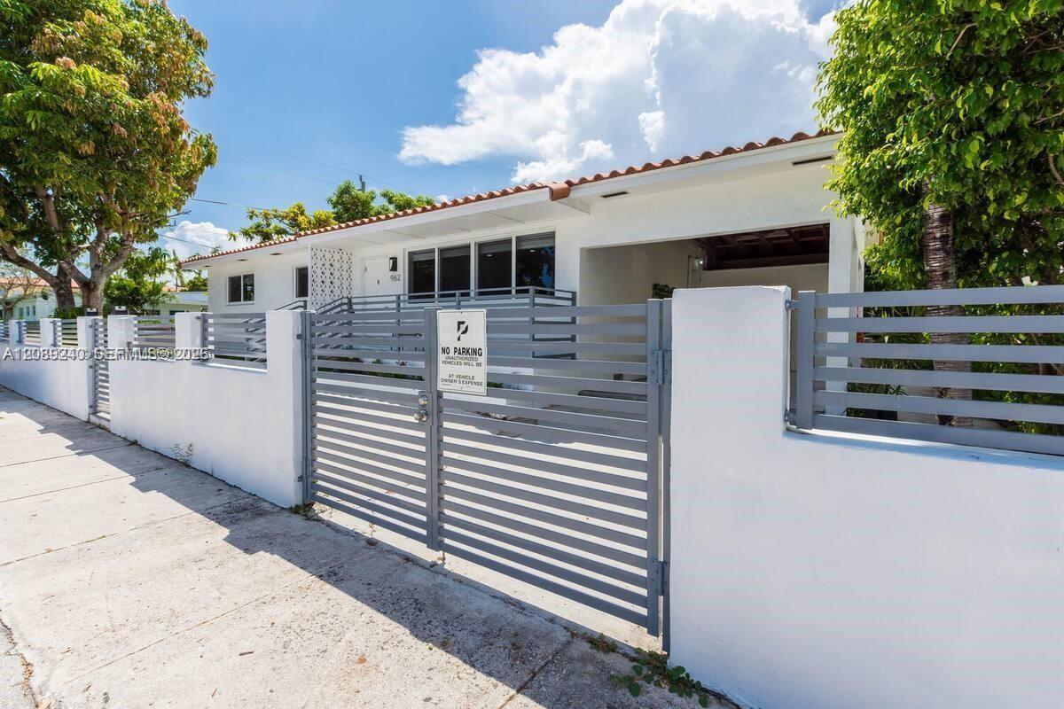 962 SW 6th Ave, Miami FL 33130