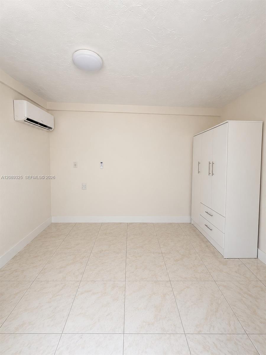 35xx SW 2X # R, Coral Gables FL 33133