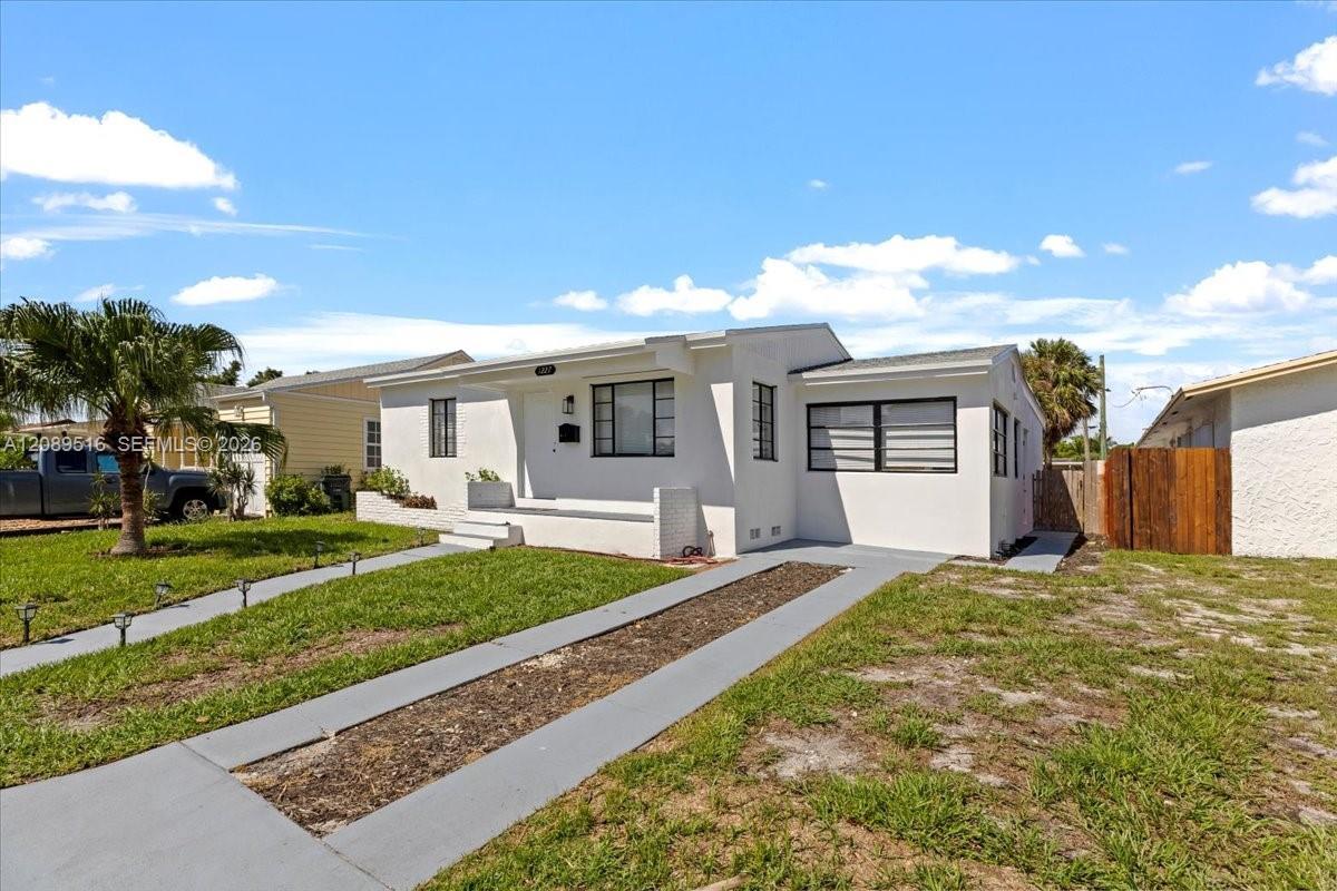 1227 N Ocean Breeze, Lake Worth FL 33460