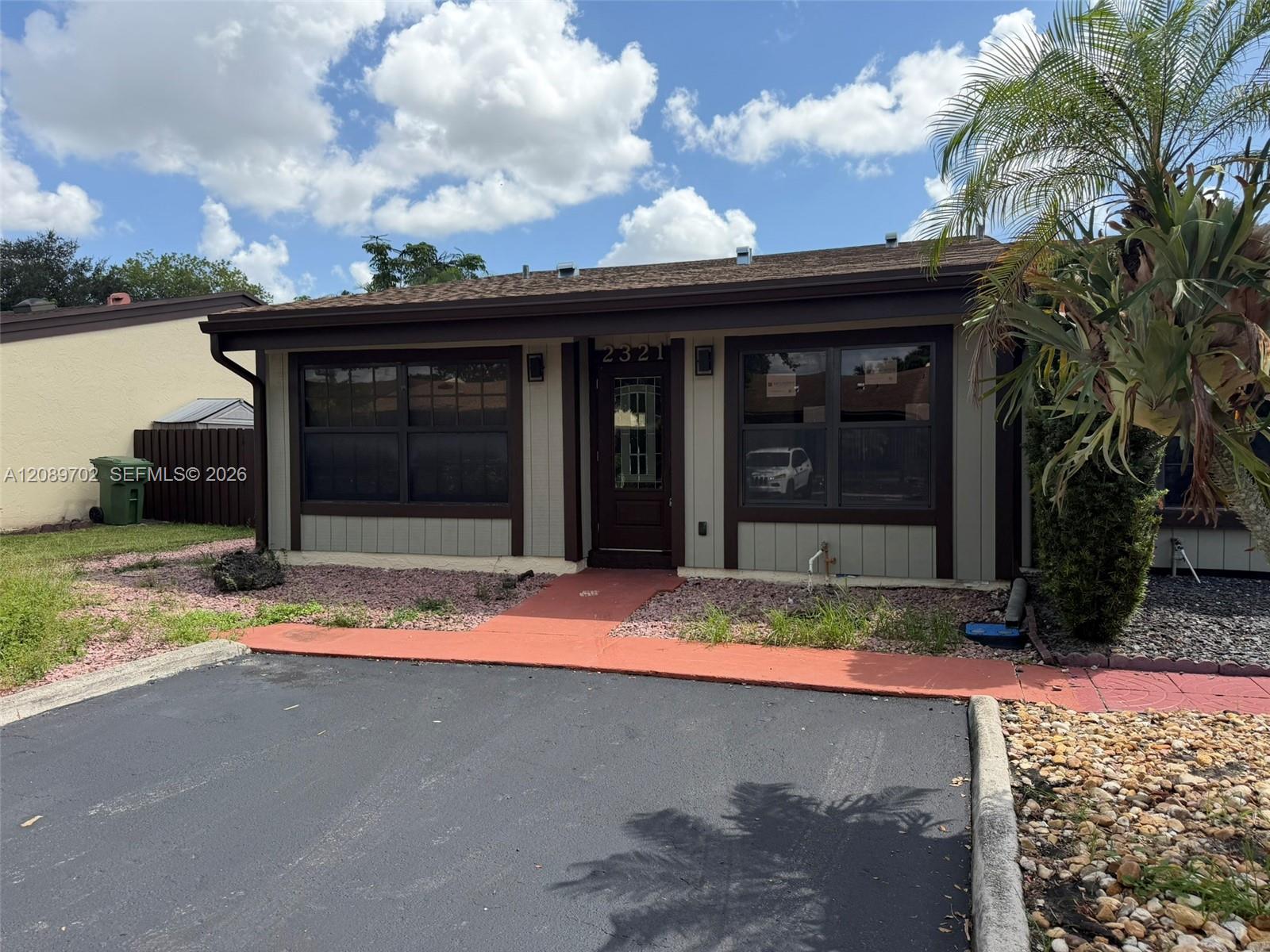 2321 Poinsetta Ct, Pembroke Pines FL 33026