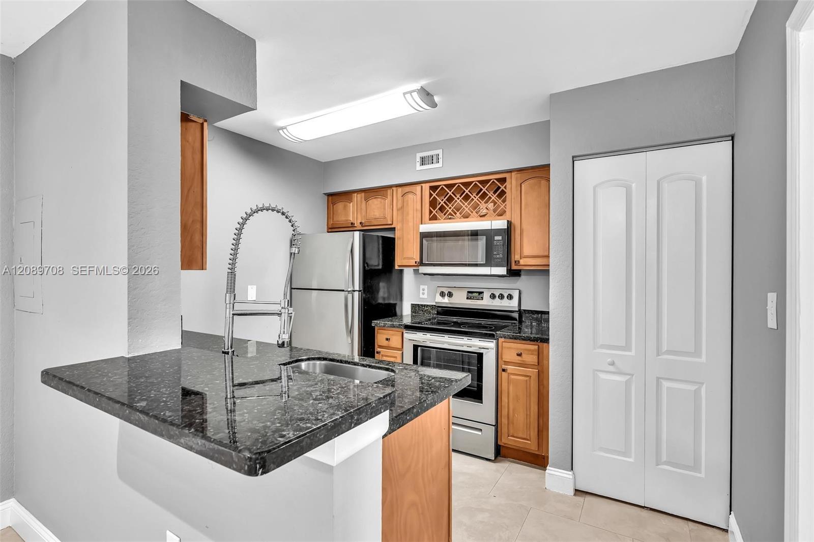 2820 N Oakland Forest Dr # 102, Oakland Park FL 33309