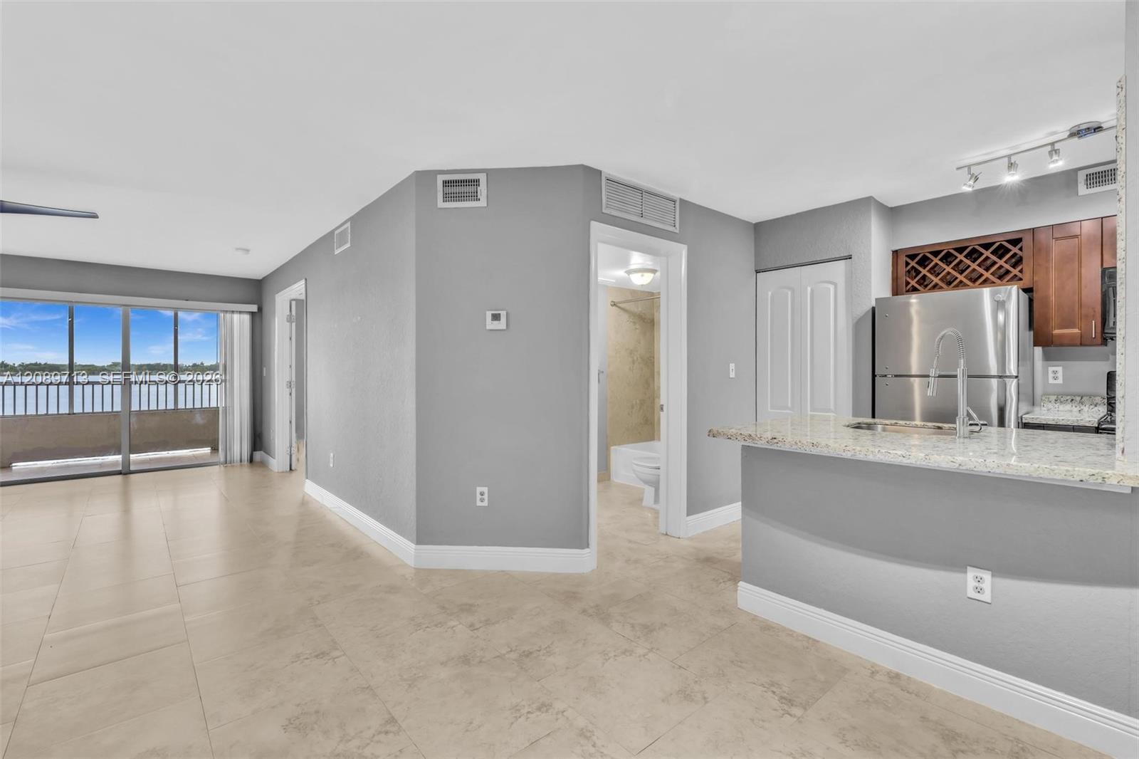 2811 N Oakland Forest Dr # 205, Oakland Park FL 33309