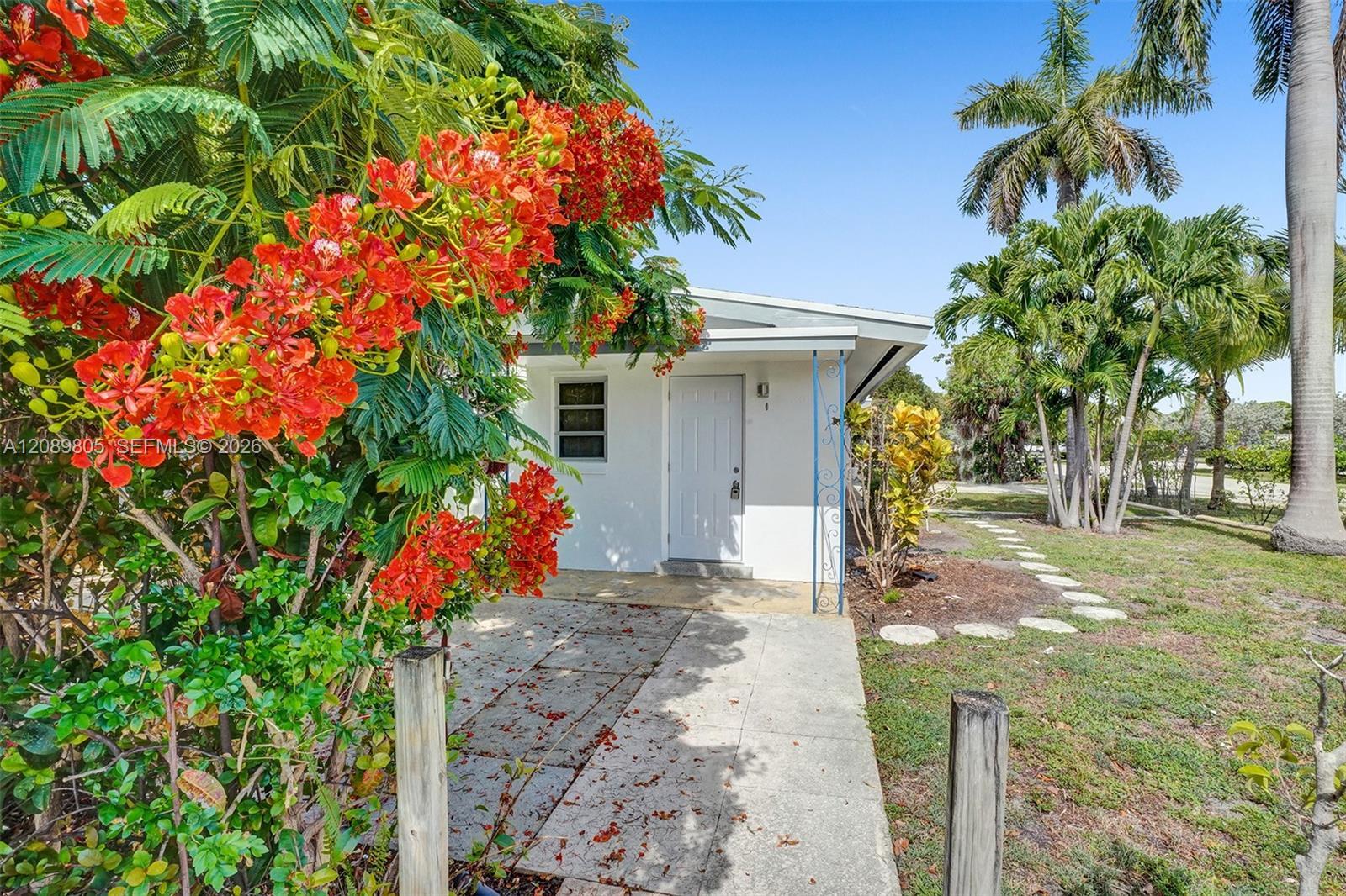 2416 SE 2nd St # 1, Pompano Beach FL 33062