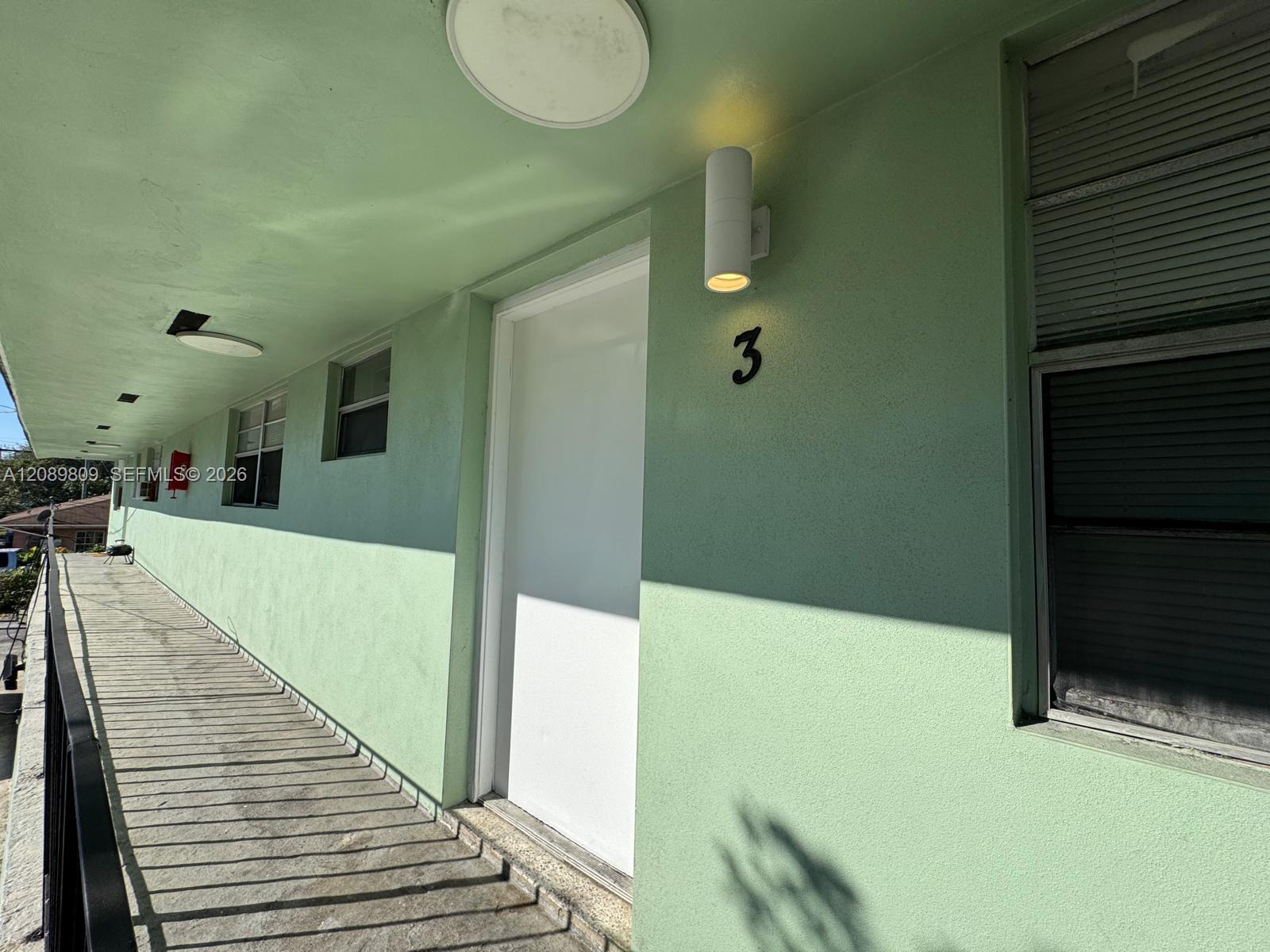 201 NW 77th St # 3, Miami FL 33150