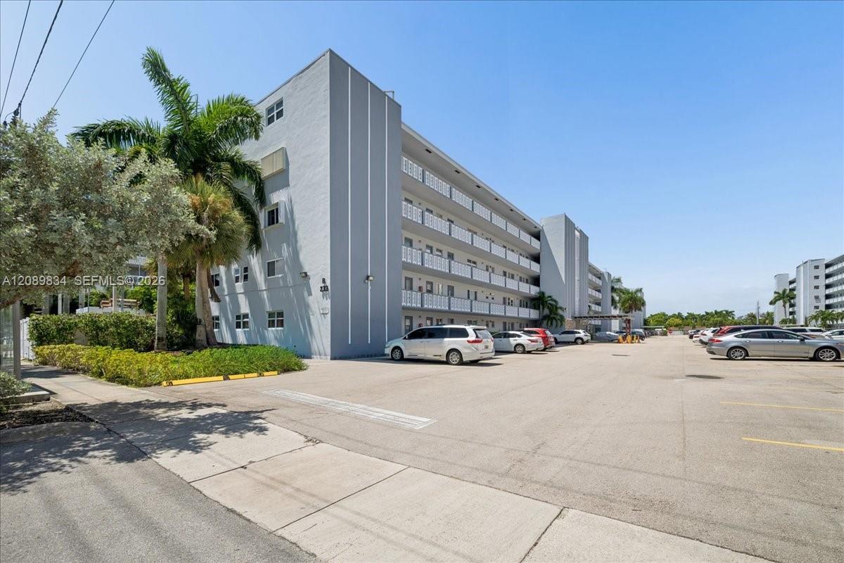 233 NE 14th Ave, Hallandale Beach FL 33009