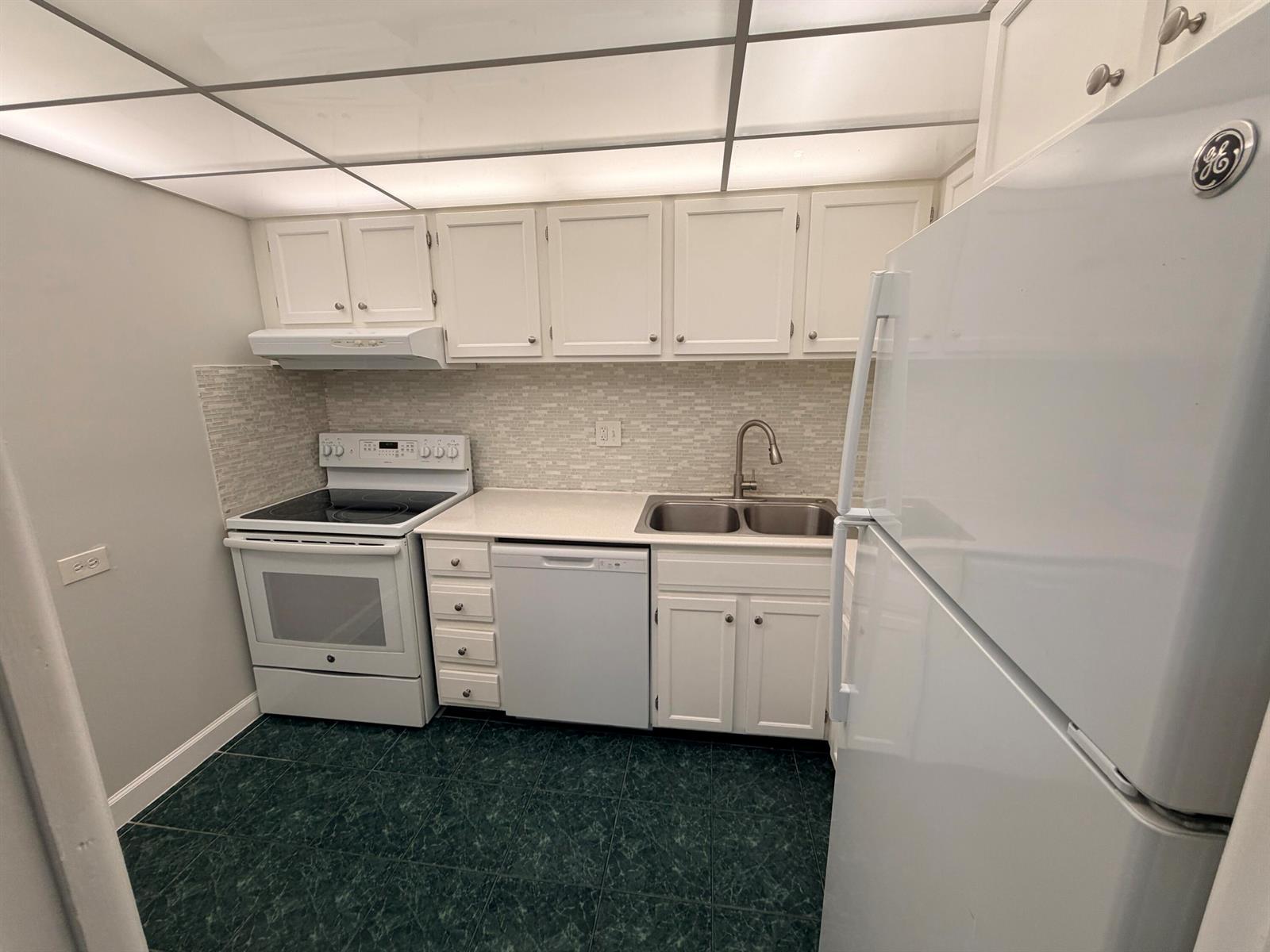 3740 INVERRARY Drive # 2Y, Lauderhill FL 33319