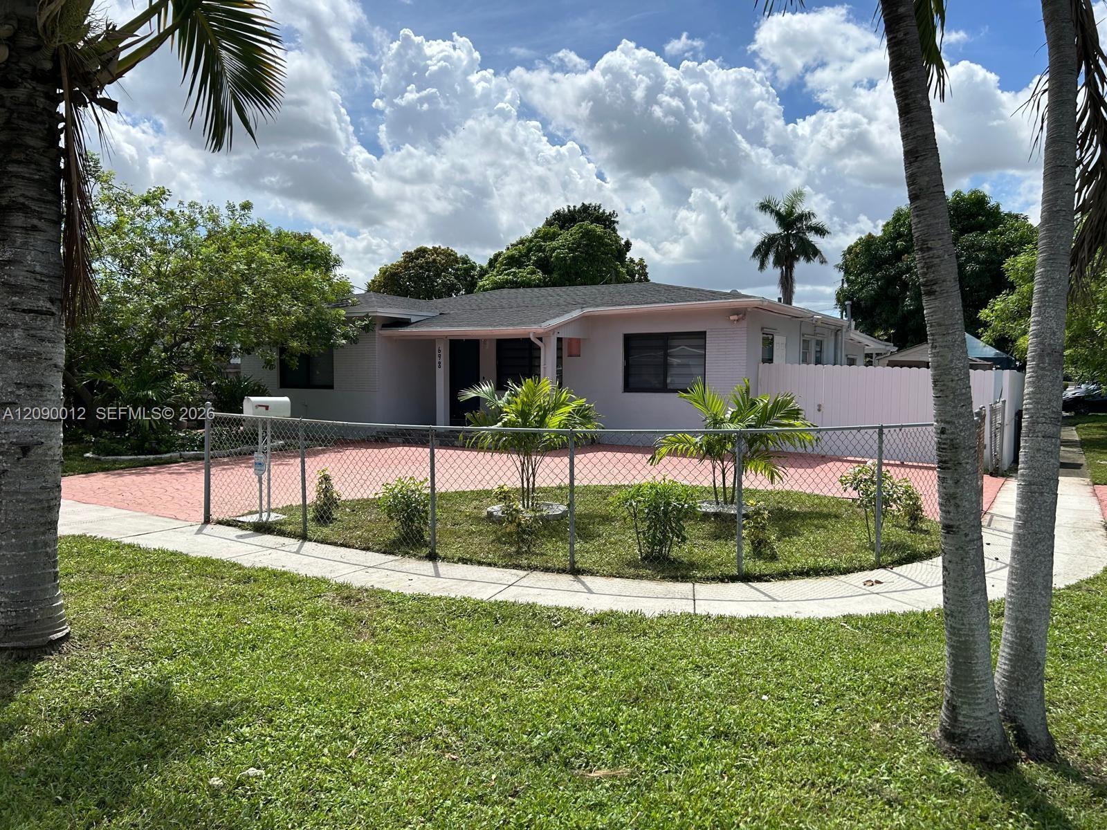 698 W 15th St, Hialeah FL 33010
