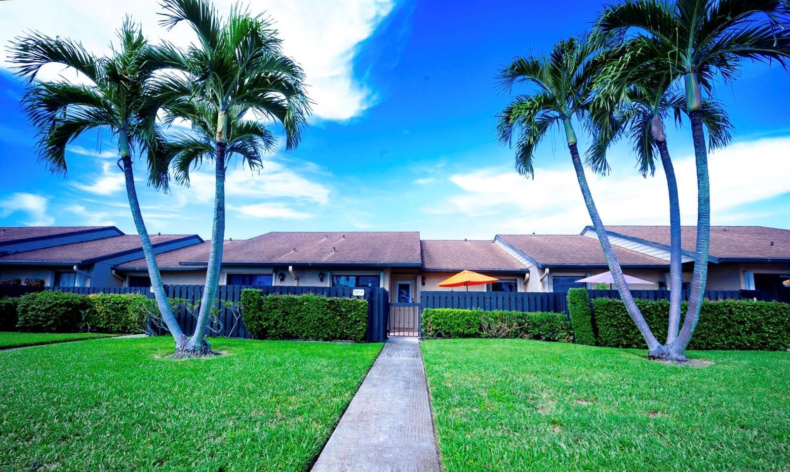 727 Sunny Pine Way # F, FL 33415