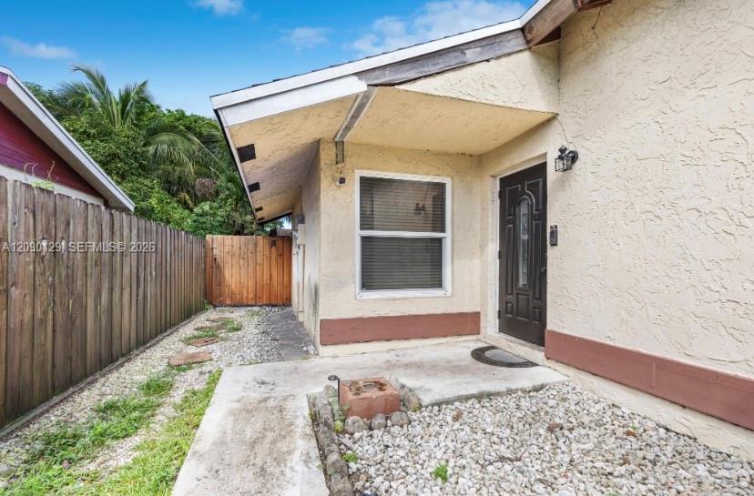 281 SW 83rd Ave, North Lauderdale FL 33068