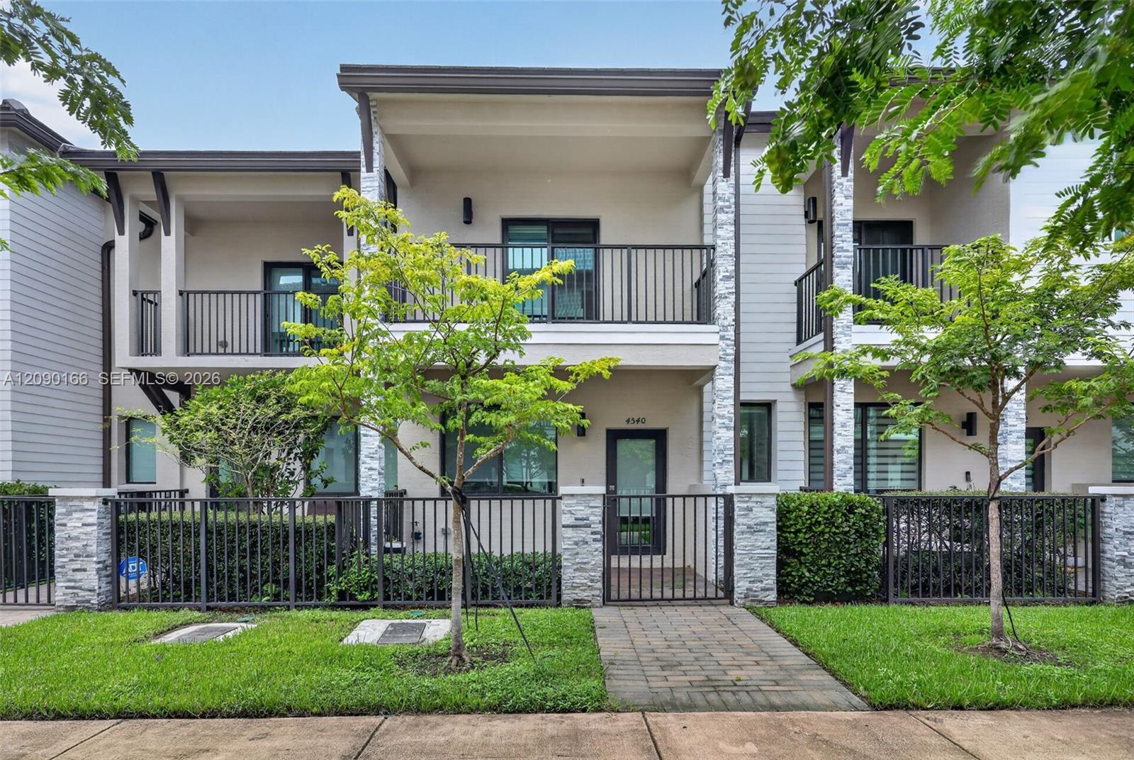 4540 NW 83rd Path, Doral FL 33166