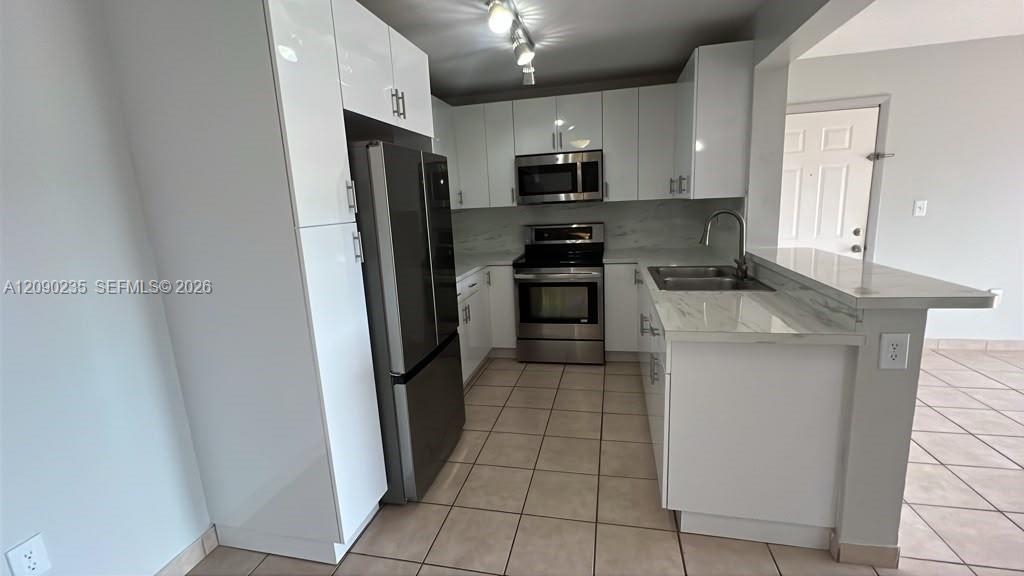 200 W Palm Cir W # 104, Pembroke Pines FL 33025