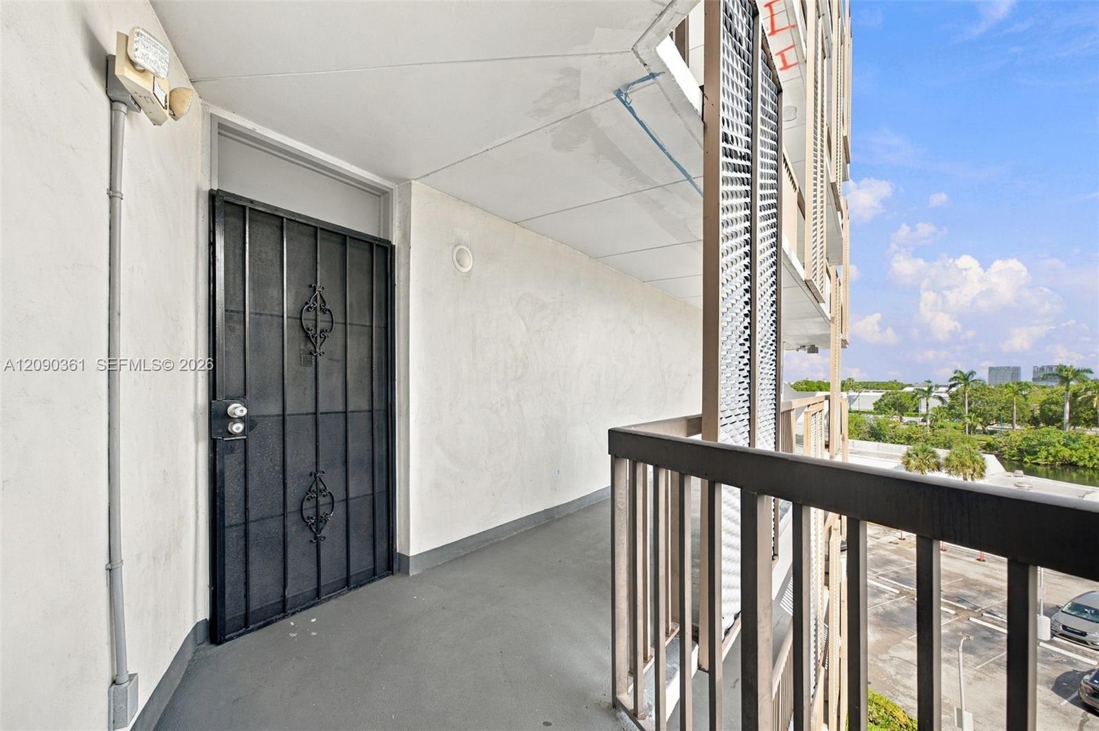 3475 N Country Club Dr # 502, Aventura FL 33180