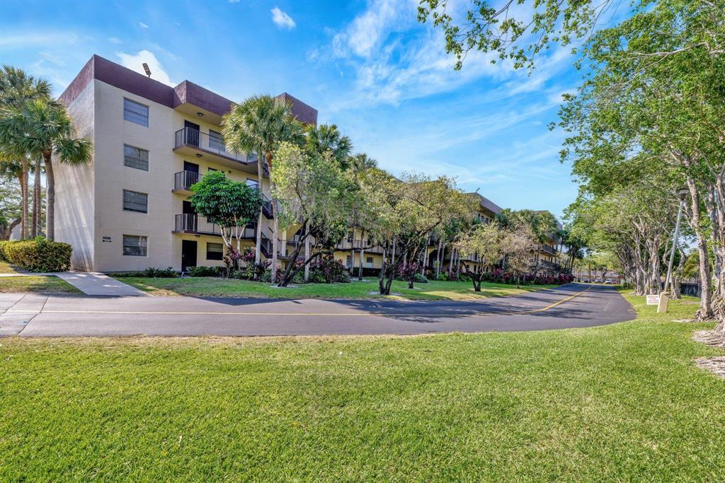 3301 NW 47TH Terrace # 403, Lauderdale Lakes FL 33319