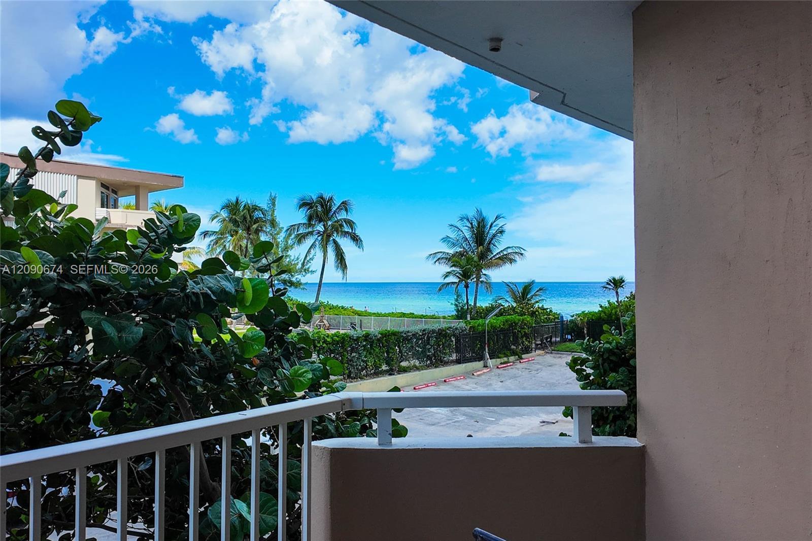 Hallandale Beach, FL