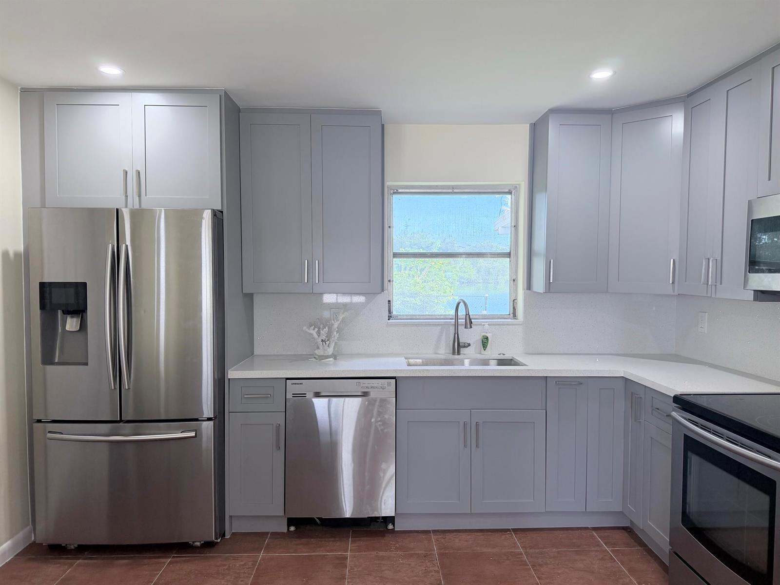 531 SW 11TH Avenue, Hallandale Beach FL 33009