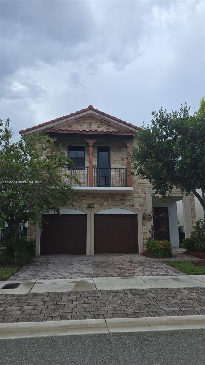 10433 NW 70th Ln, Doral FL 33178