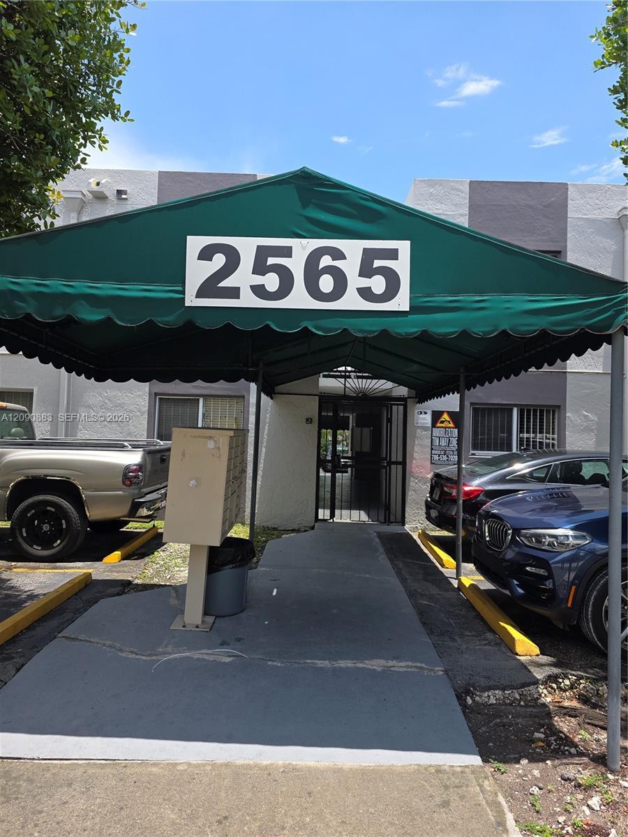2565 W 56th St # 206, Hialeah FL 33016