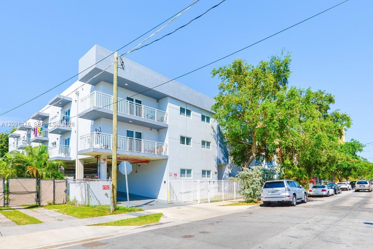 1029 NW 3rd St # 202, Miami FL 33128