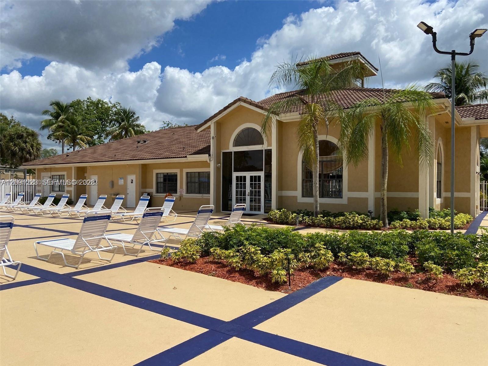 450 W Palm Circle # 202, Pembroke Pines FL 33025