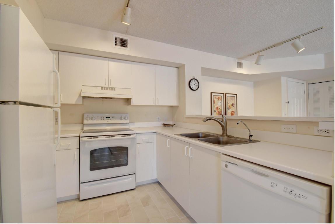 135 Yacht Club Way # 207, Hypoluxo FL 33462