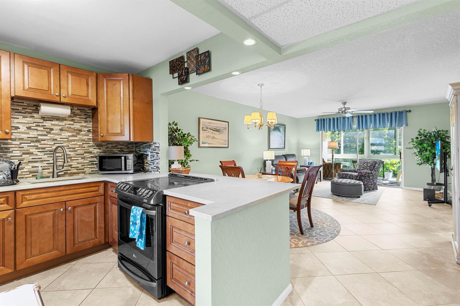 7797 GOLF CIR Drive # 303, Margate FL 33063