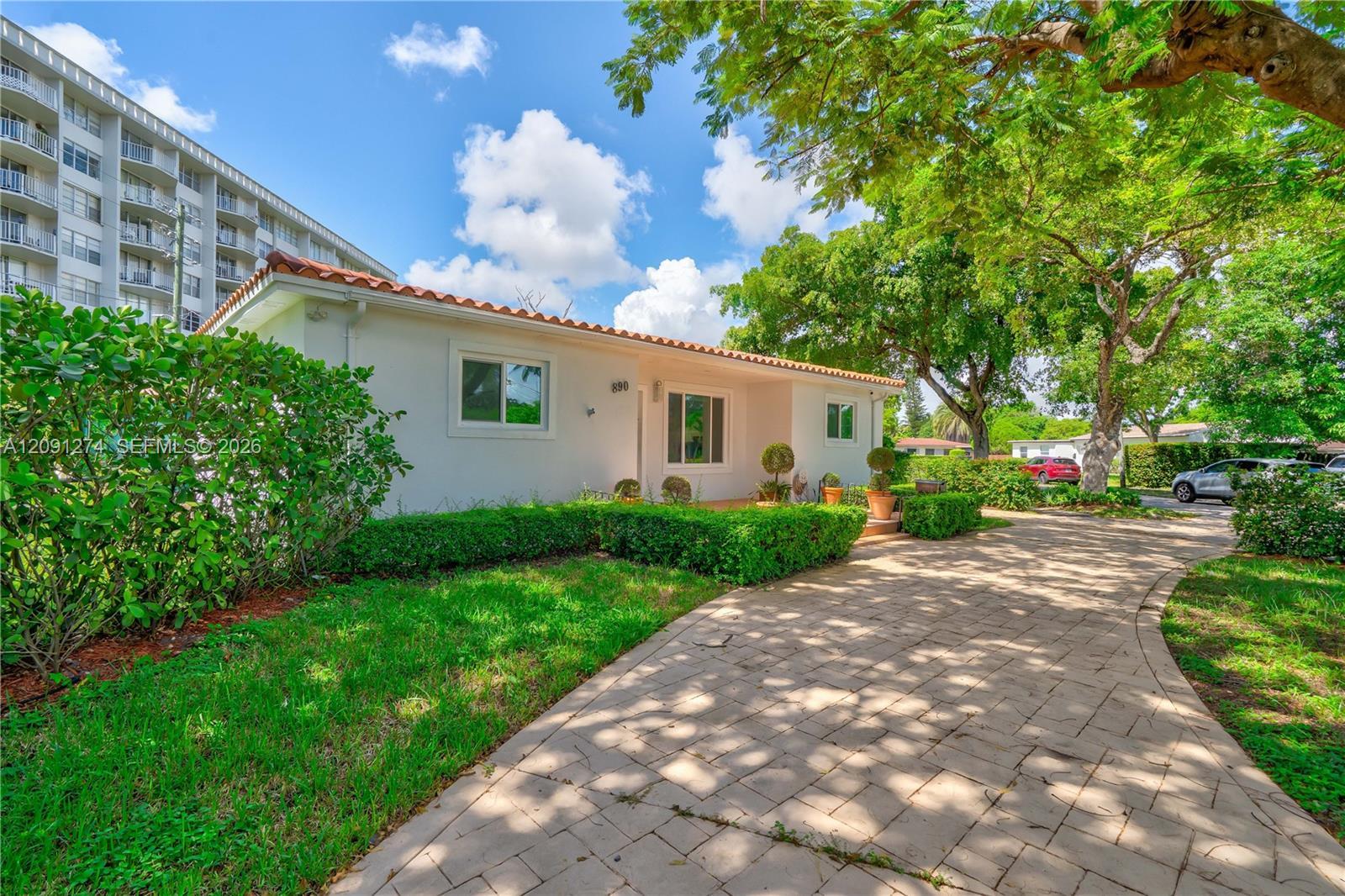 890 NE 168th St, North Miami Beach FL 33162
