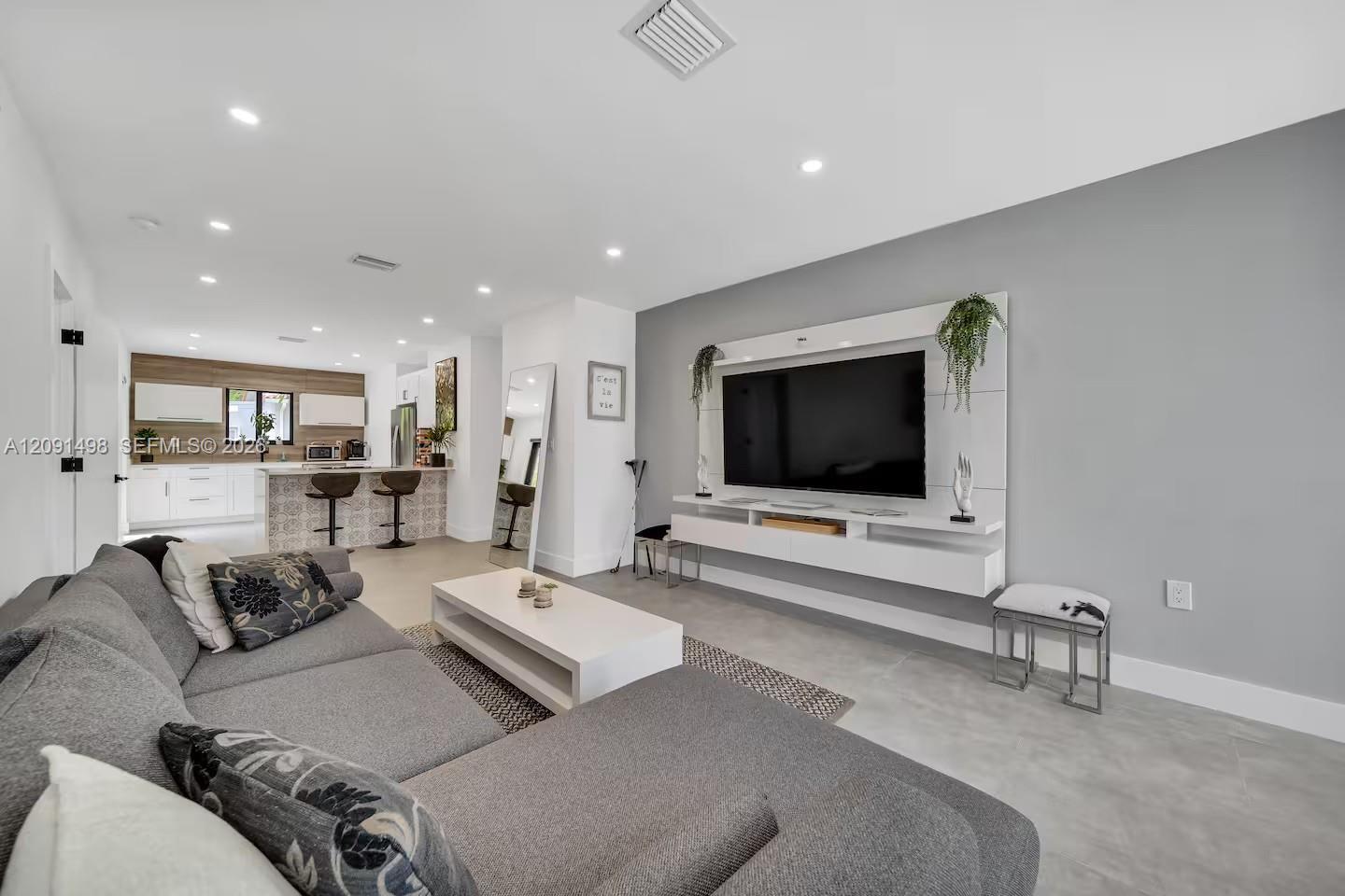 315 NW 40th St, Miami FL 33127
