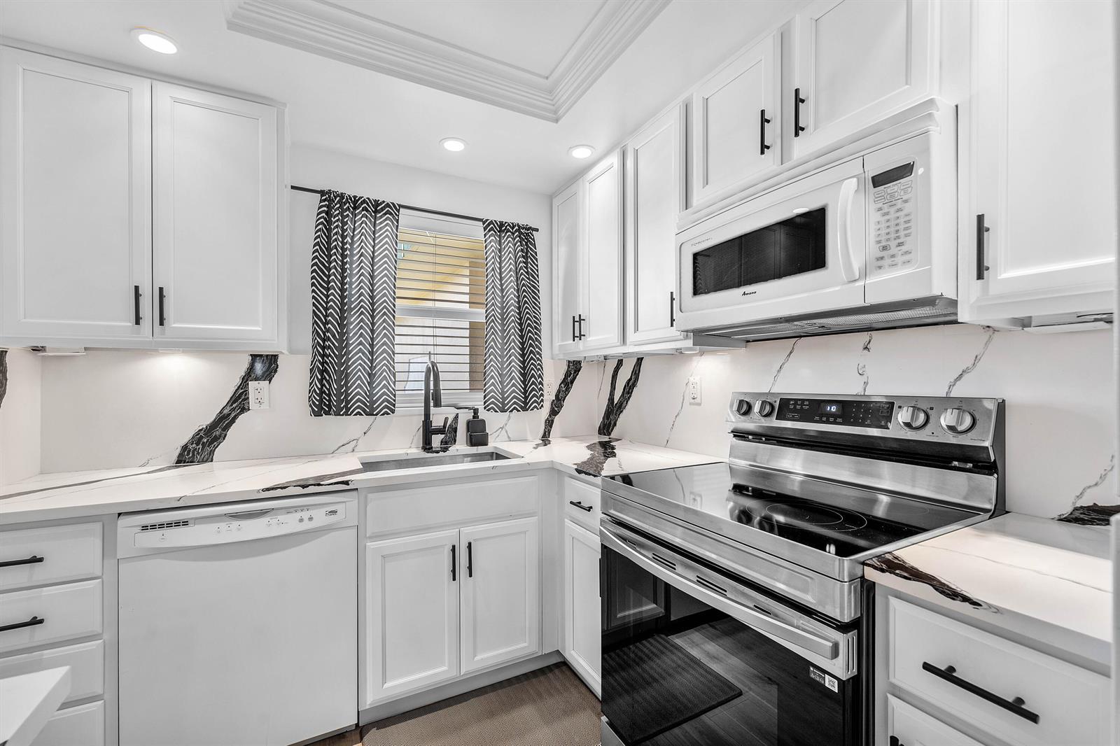 806 SE 7TH Street # 408, Deerfield Beach FL 33441