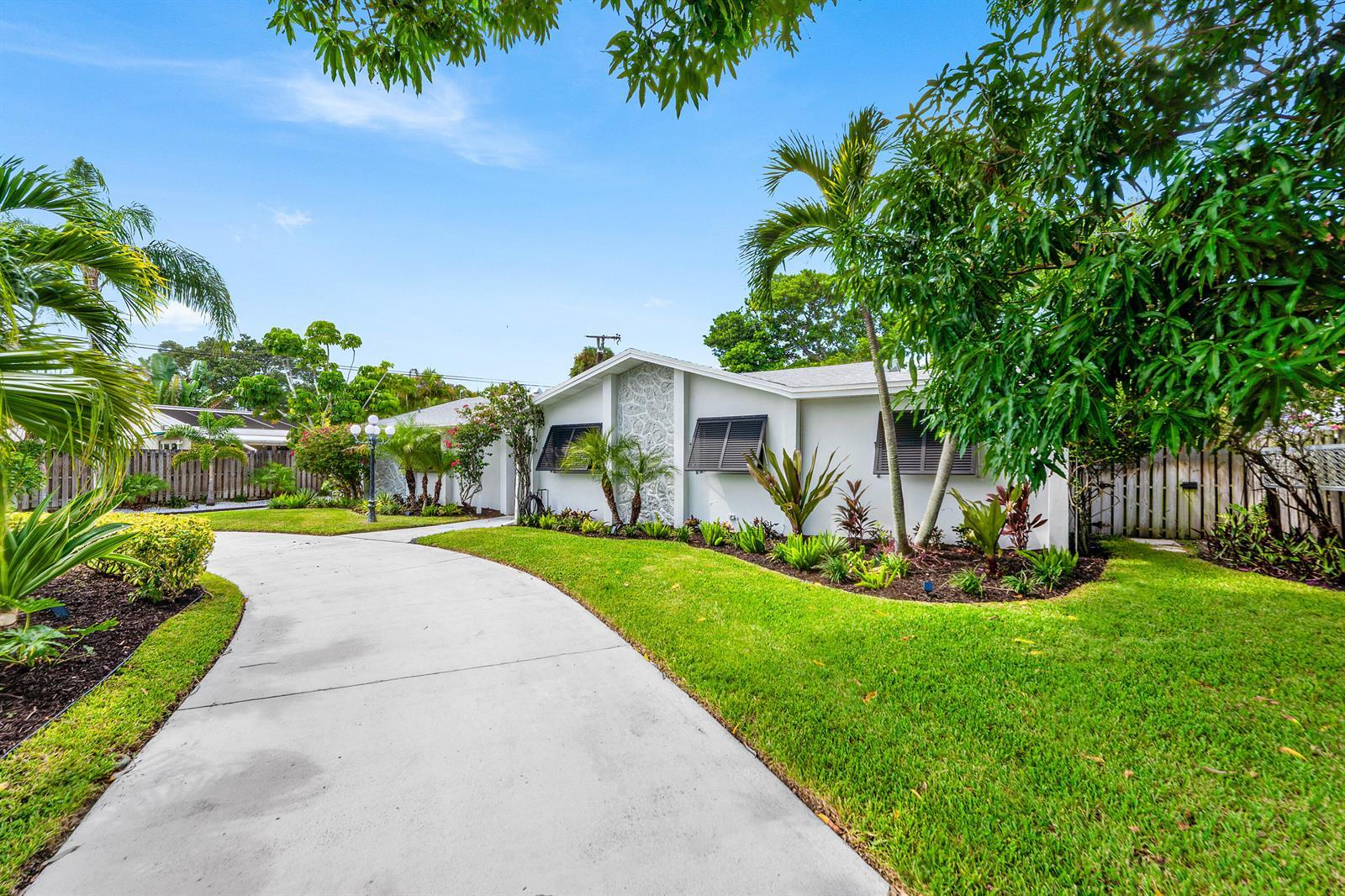 317 DALY Road, Tequesta FL 33469