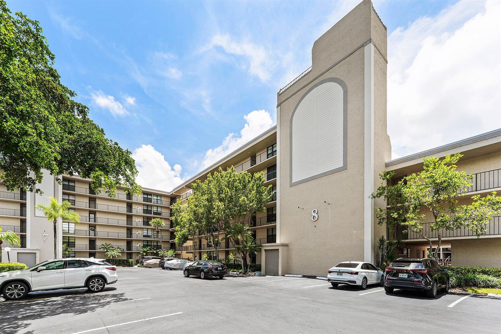 8 N ROYAL PALM Way # 6040, Boca Raton FL 33432