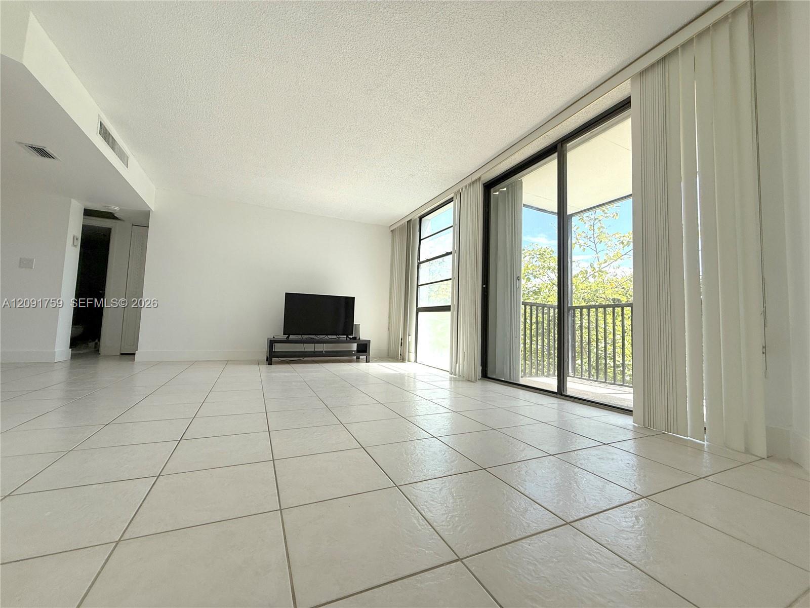 3475 N Country Club Dr # 308, Aventura FL 33180