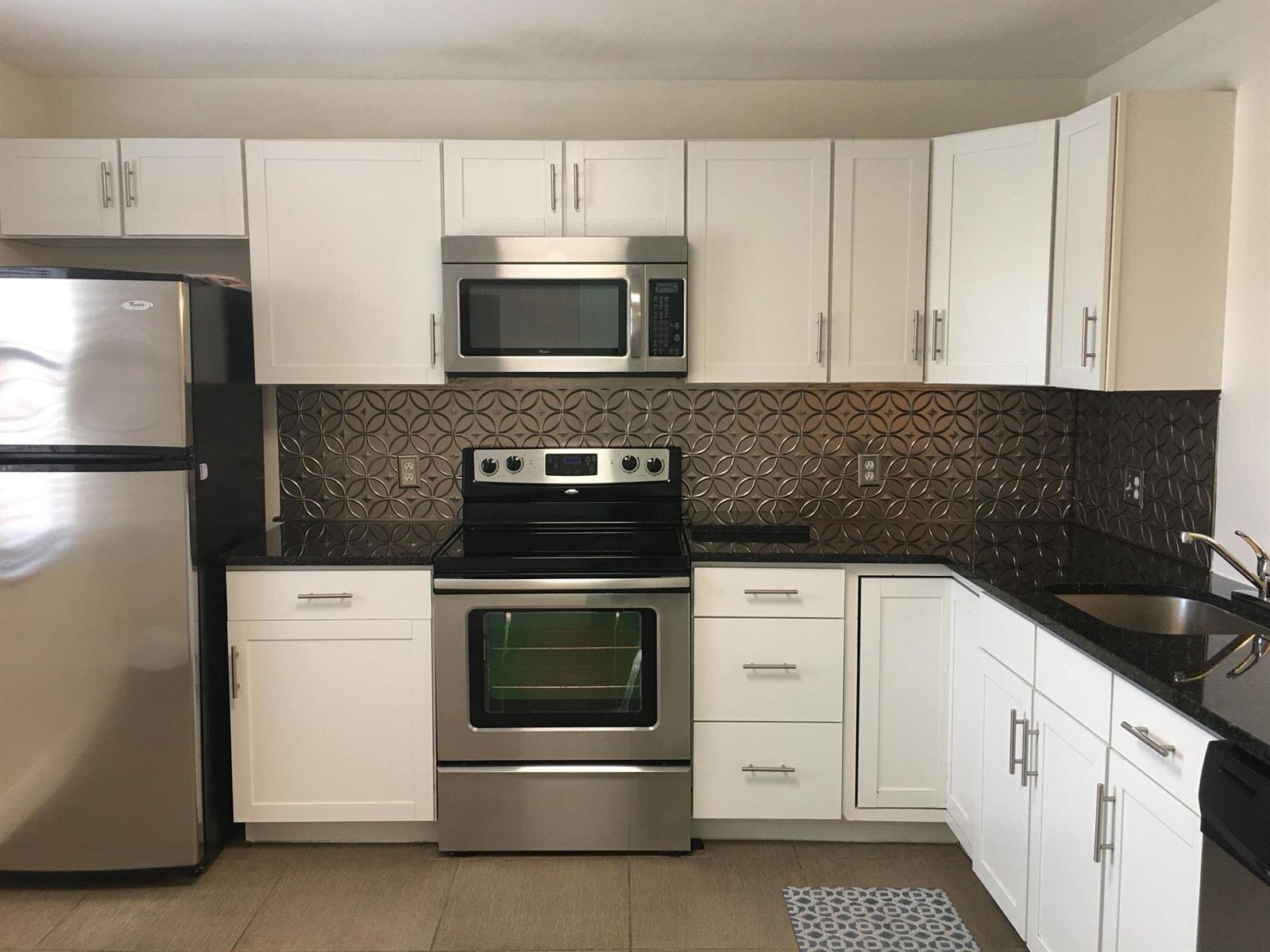 2007 W LAKEVIEW Drive W, Royal Palm Beach FL 33411