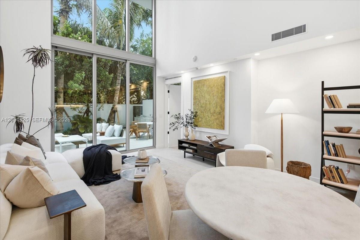 2200 Brickell Ave, Miami FL 33129