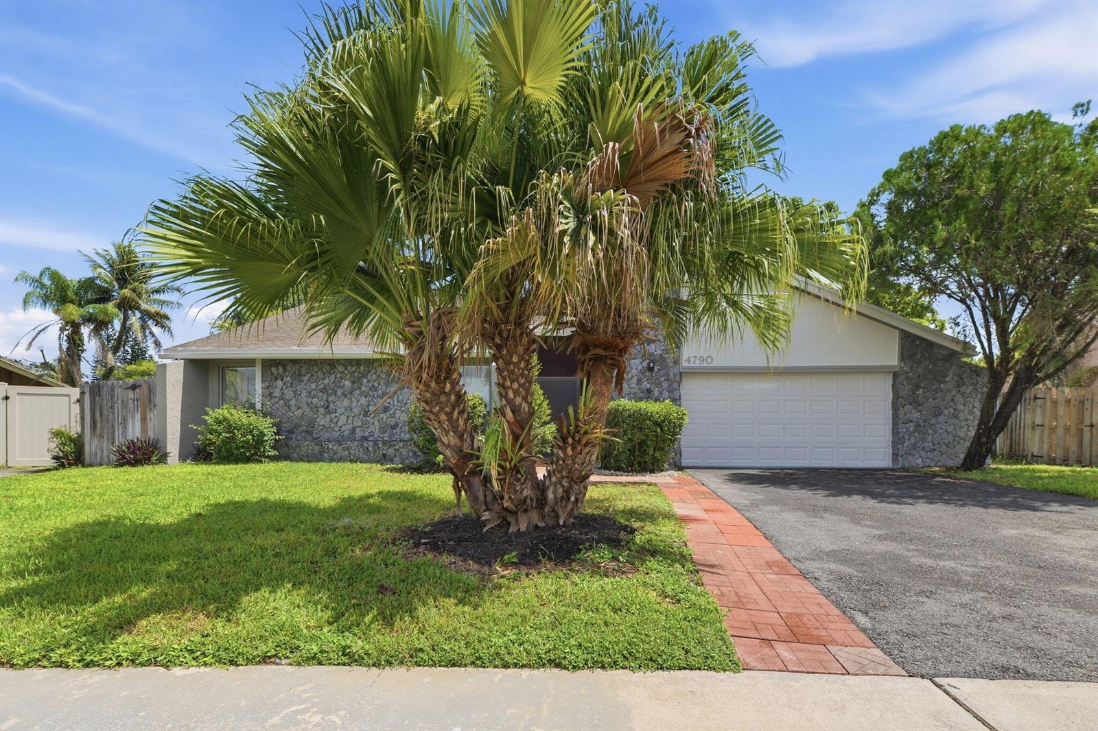 4790 NW 85th Avenue, Lauderhill FL 33351