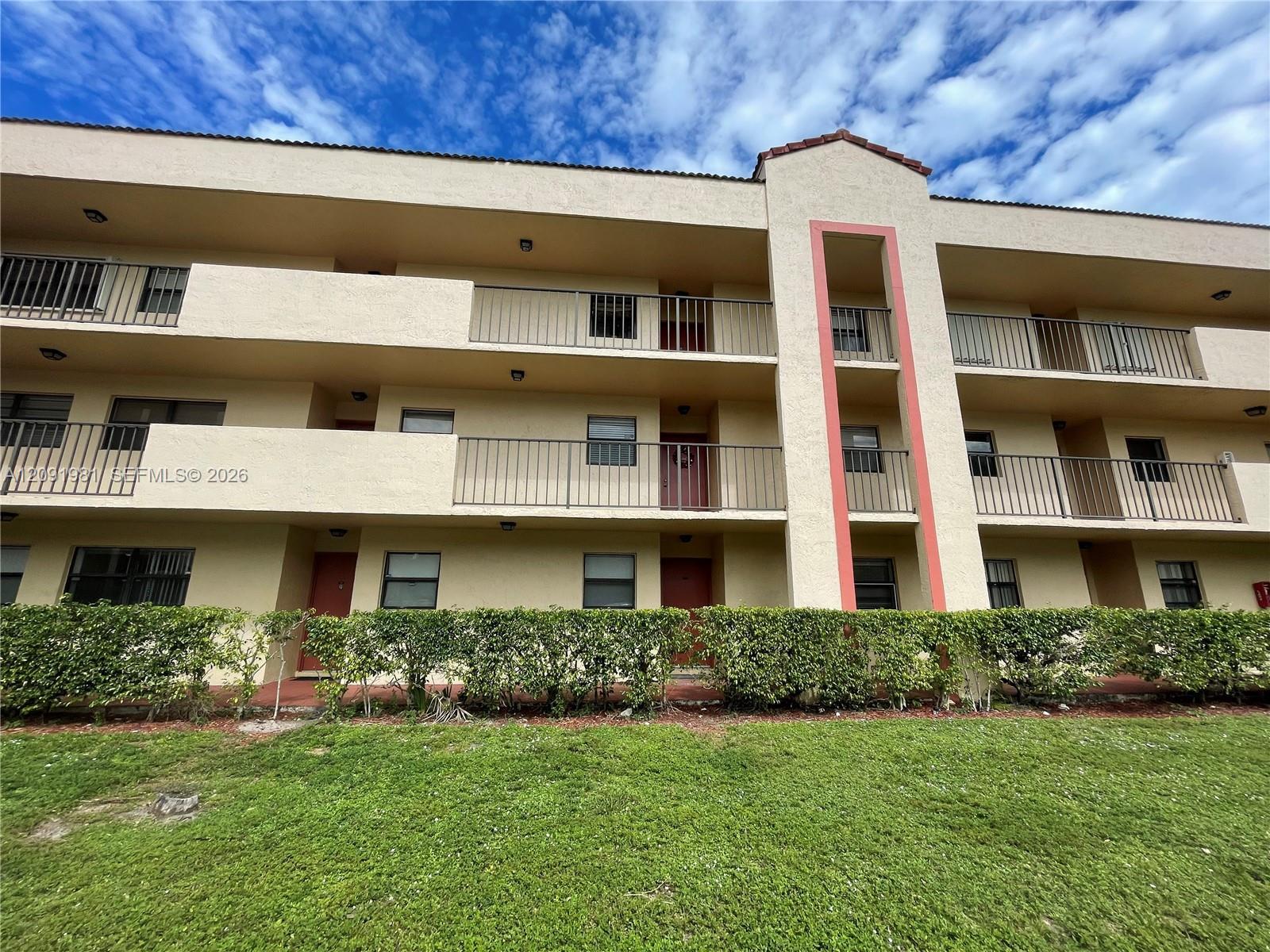 3470 Foxcroft Rd # 111, Miramar FL 33025