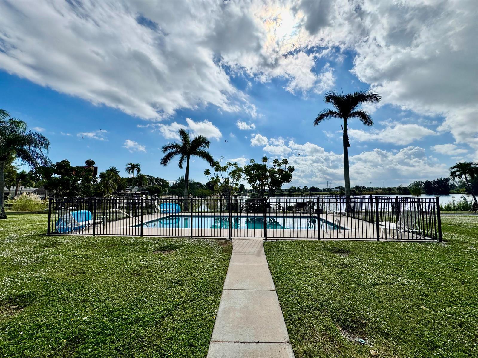 960 CRYSTAL LAKE # 206, Deerfield Beach FL 33064