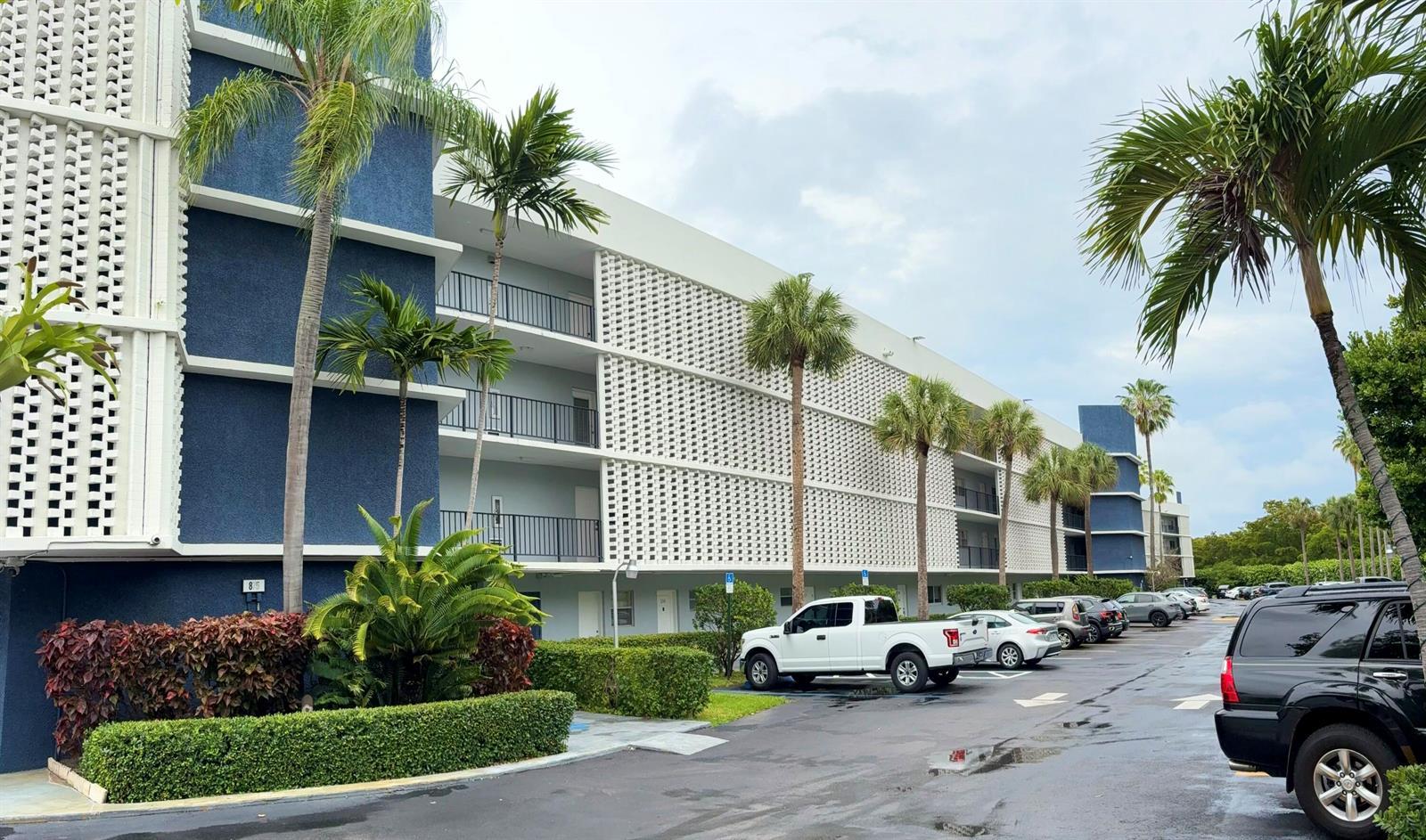 879 NE 195th Street Apt 227, Miami FL 33179