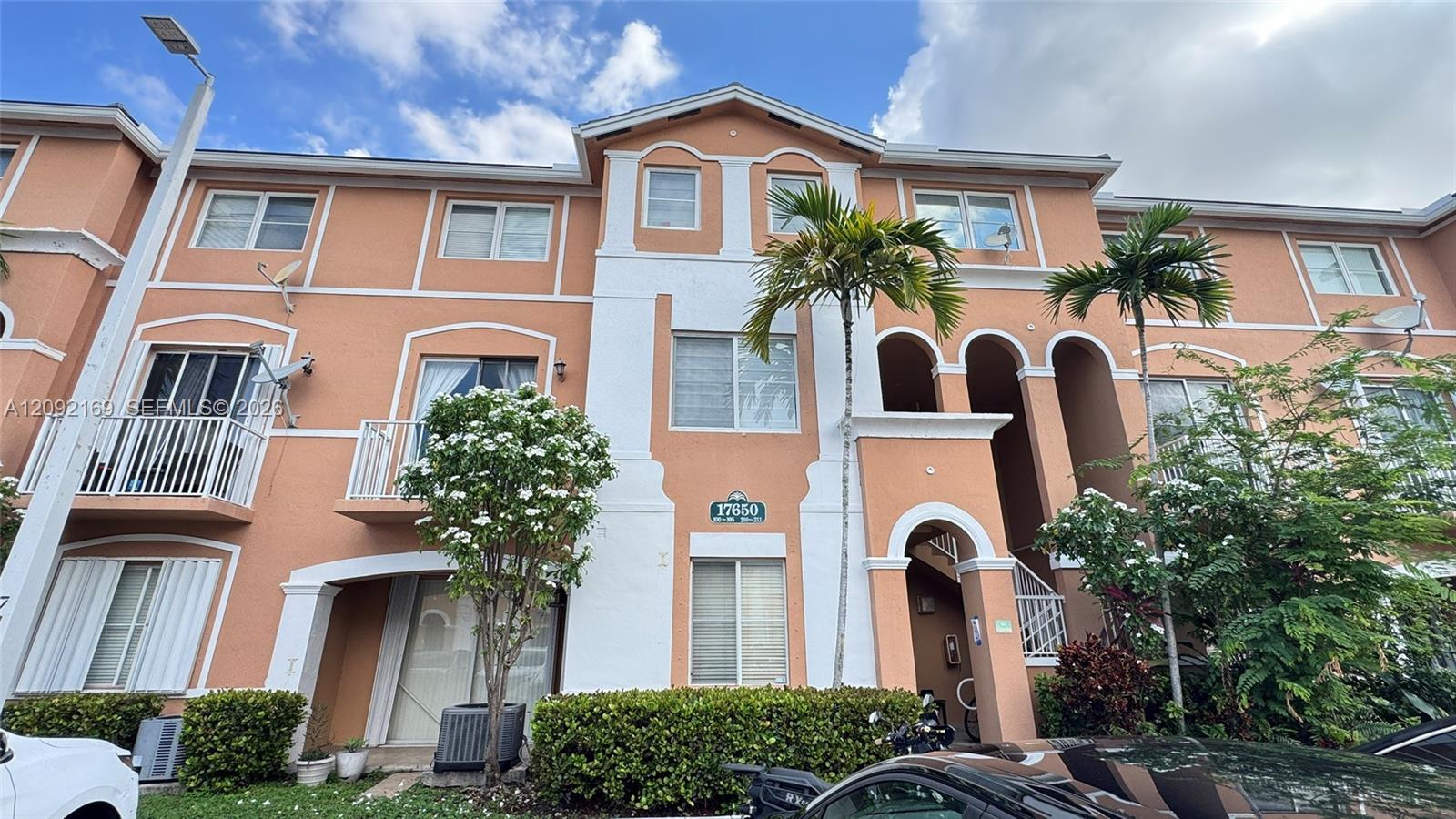 17650 NW 73rd Ave # 18, Hialeah FL 33015