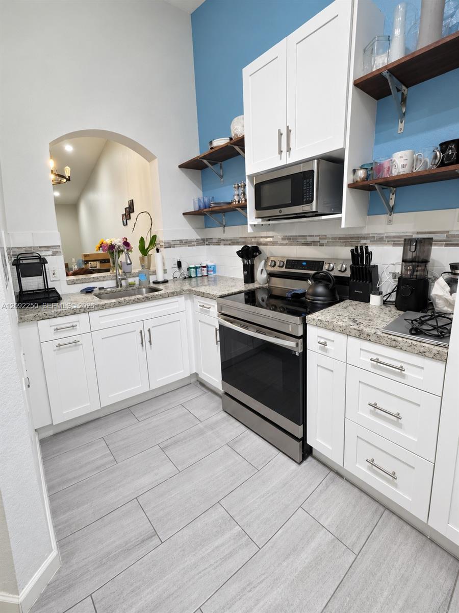 7760 NW 22nd St # 205, Pembroke Pines FL 33024