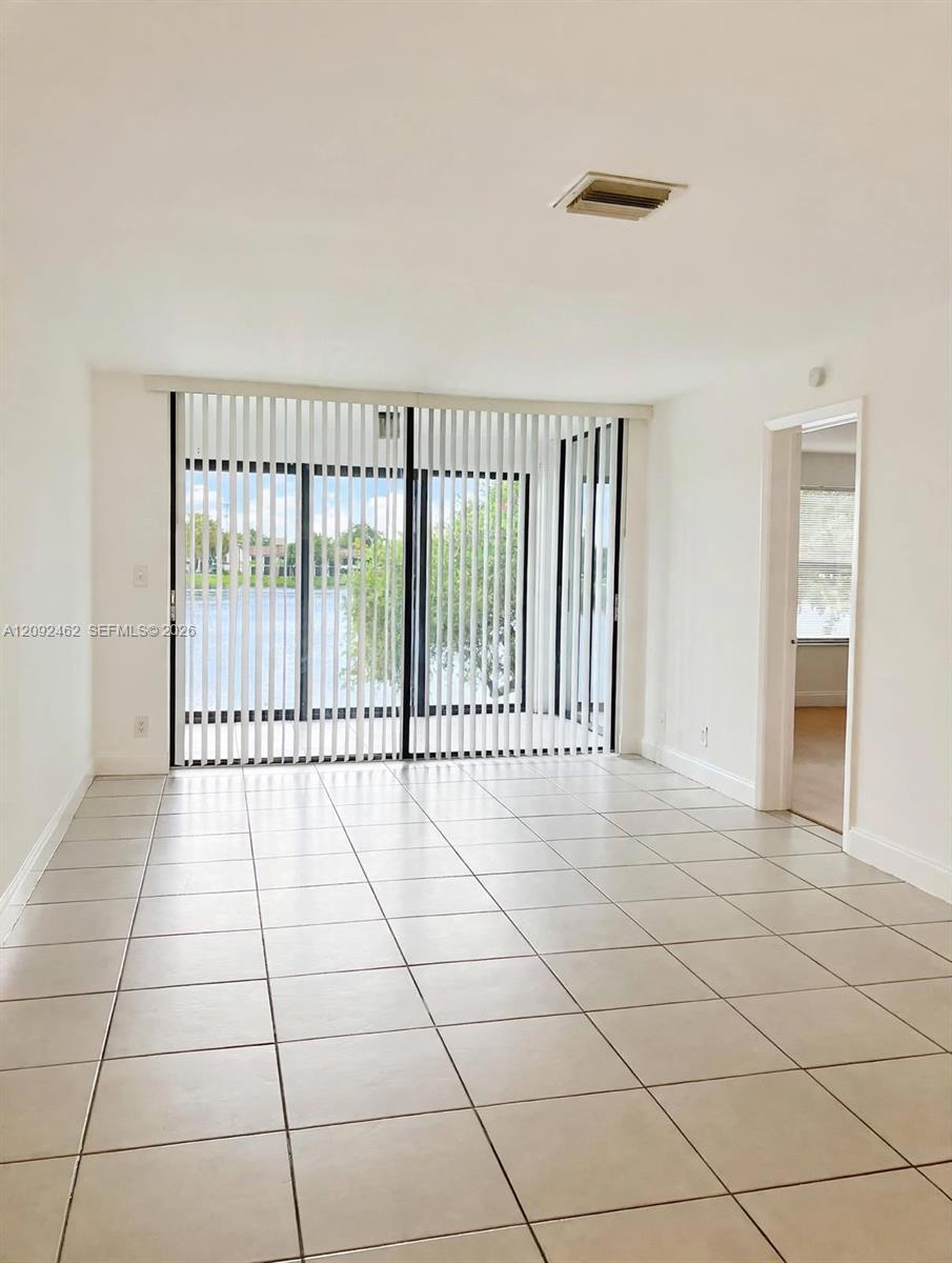 217 Lake Pointe Dr # 204, Oakland Park FL 33309