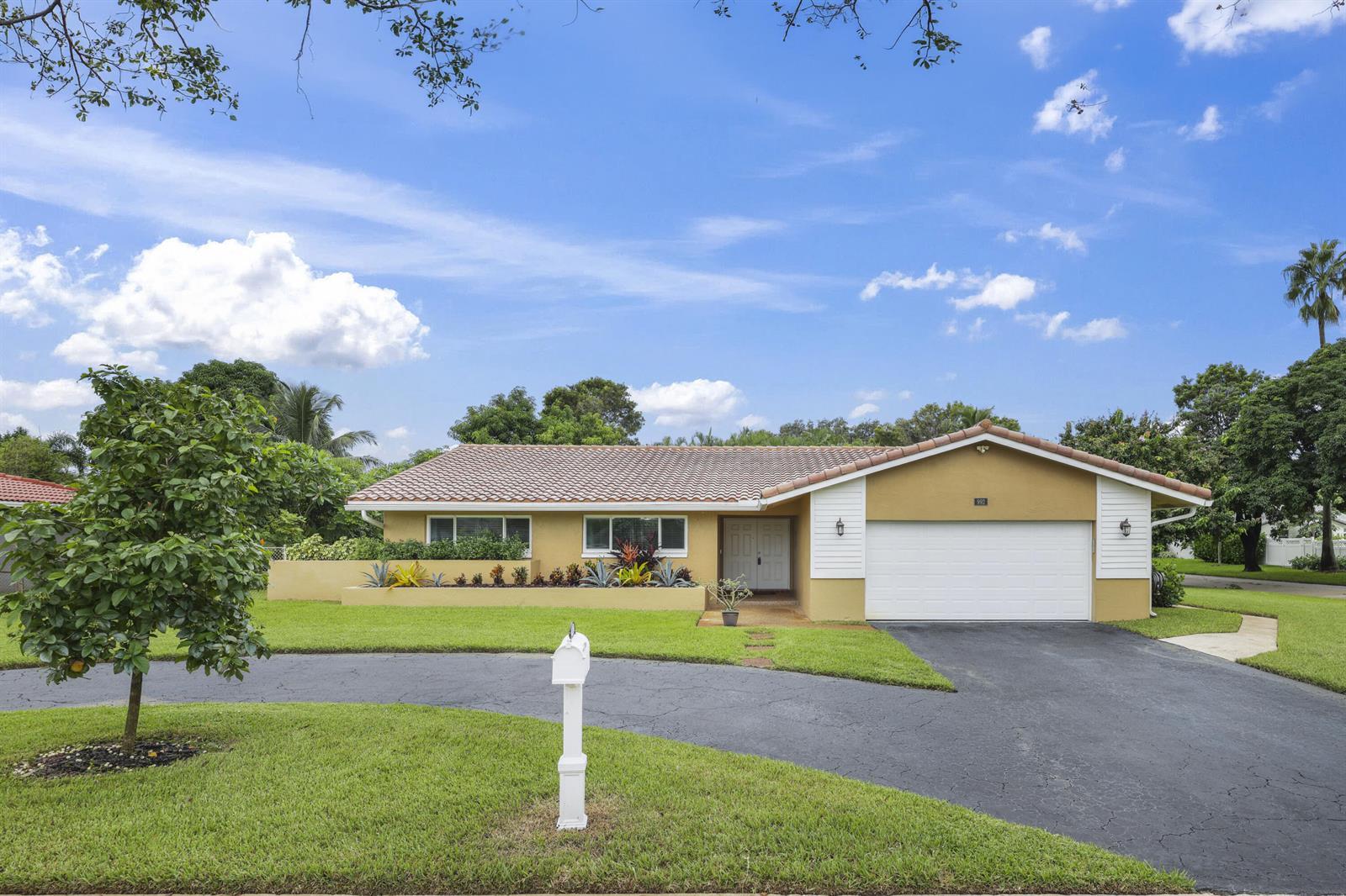 992 NW 83RD Drive, Coral Springs FL 33071