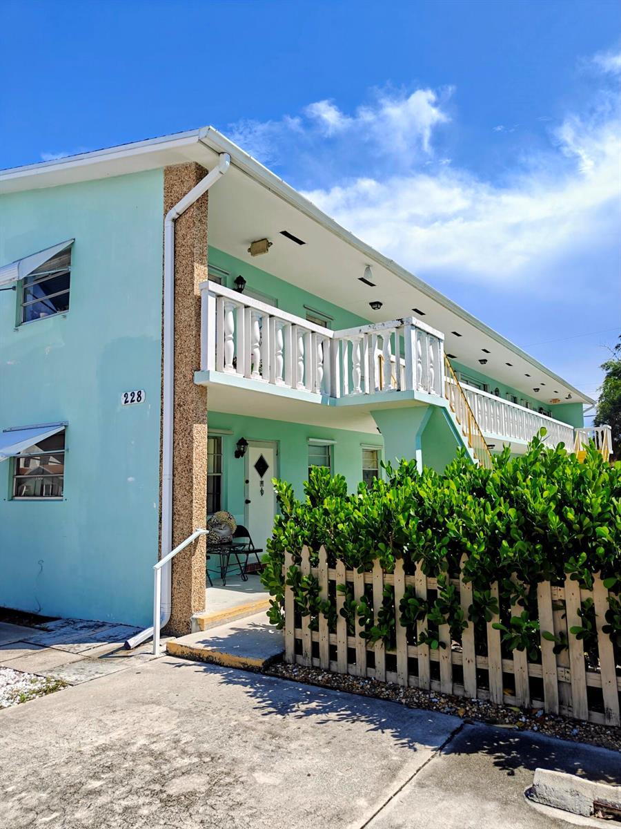 228 N Federal Highway, FL 33460