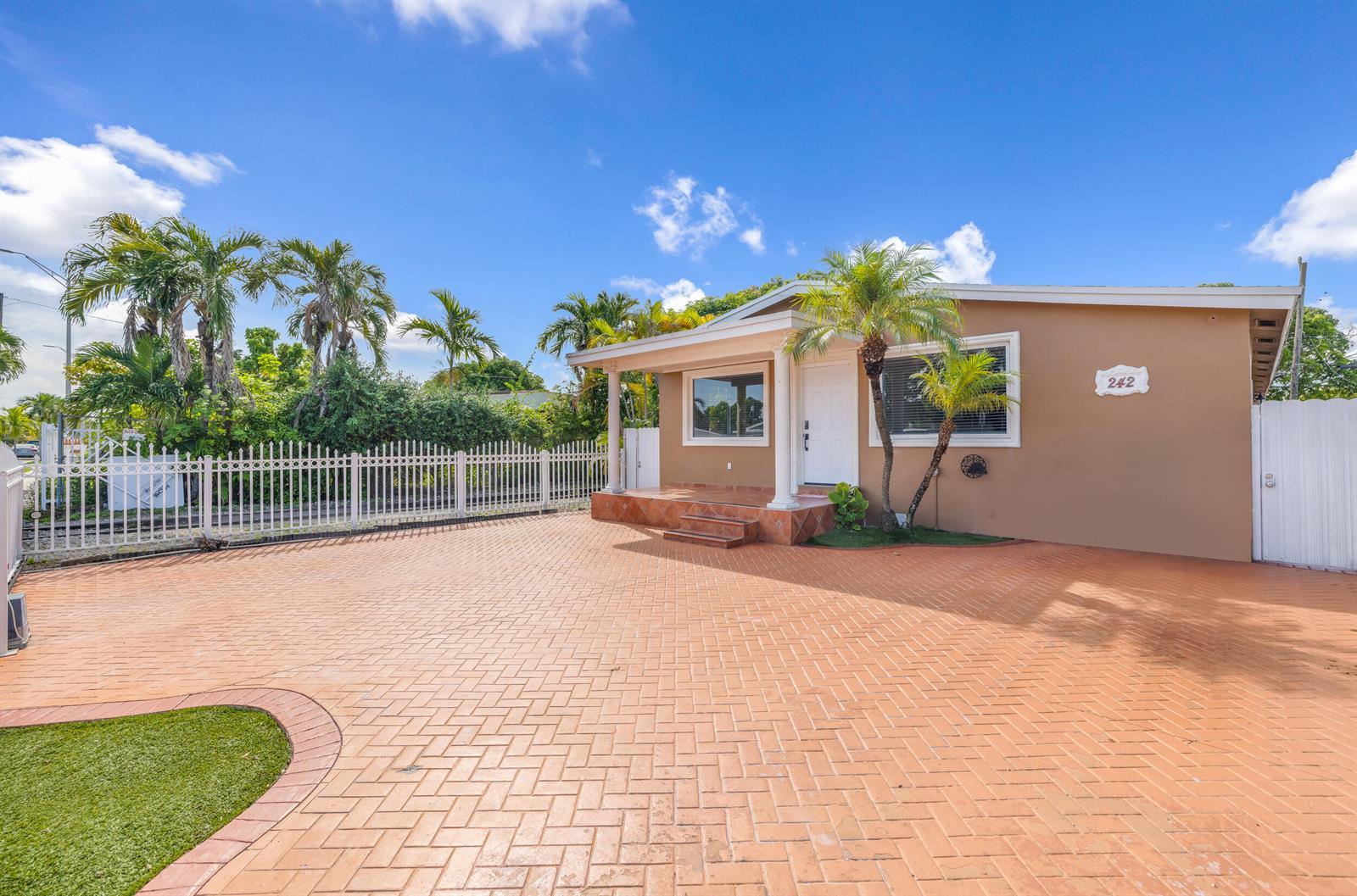 242 W 19TH Street, Hialeah FL 33010