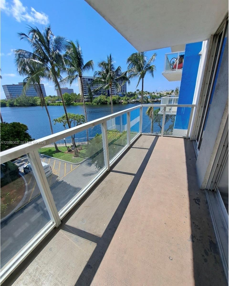 5085 NW 7th St # 403, Miami FL 33126