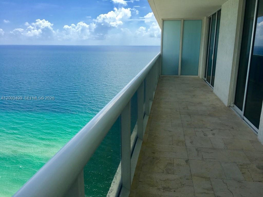 Hallandale Beach, FL