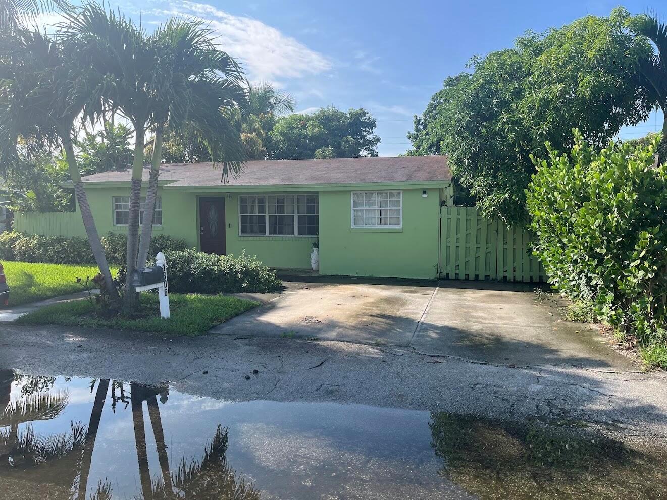 1306 DATE PALM Drive, Lantana FL 33462