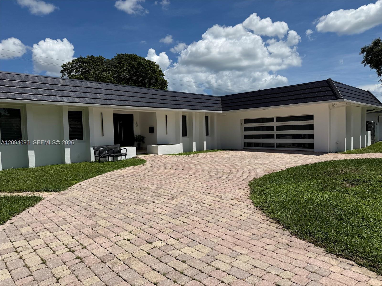 2215 NE 204th St, Miami FL 33180