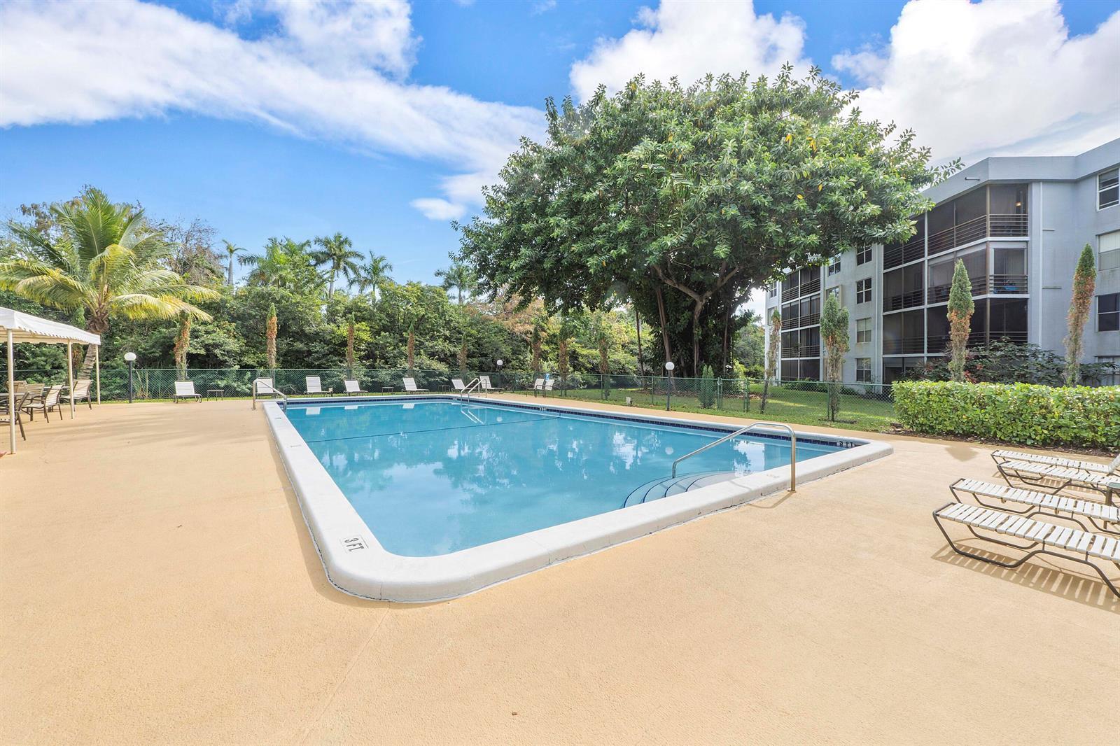 113 ROYAL PARK Drive # 1H, Oakland Park FL 33309